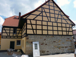 NOVUS DOMUS Immobilien, Sanierung Fachwerkhaus: Zweifamilienhaus mit Tradition in Schwabhausen bei Gotha